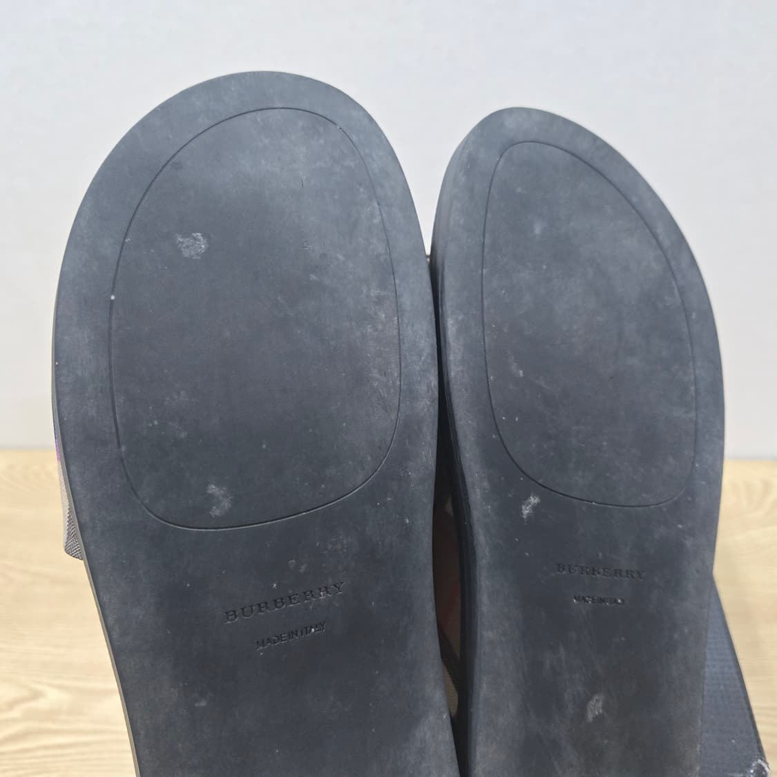 41 버버리 레인보우 체크 슬라이드 상품이미지6