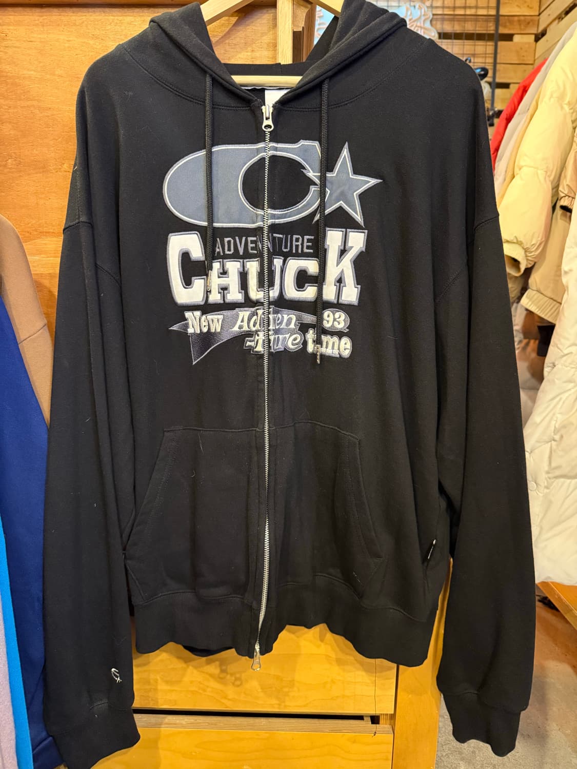 척 빅로고 블랙 후드집업 상품이미지1