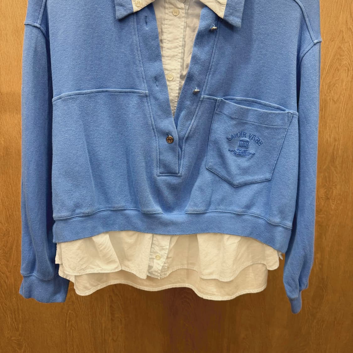 시스템 셔츠 레이어드 맨투맨 레터링 자수 싱글 포켓 카라넥 디테일 블루 상품이미지5