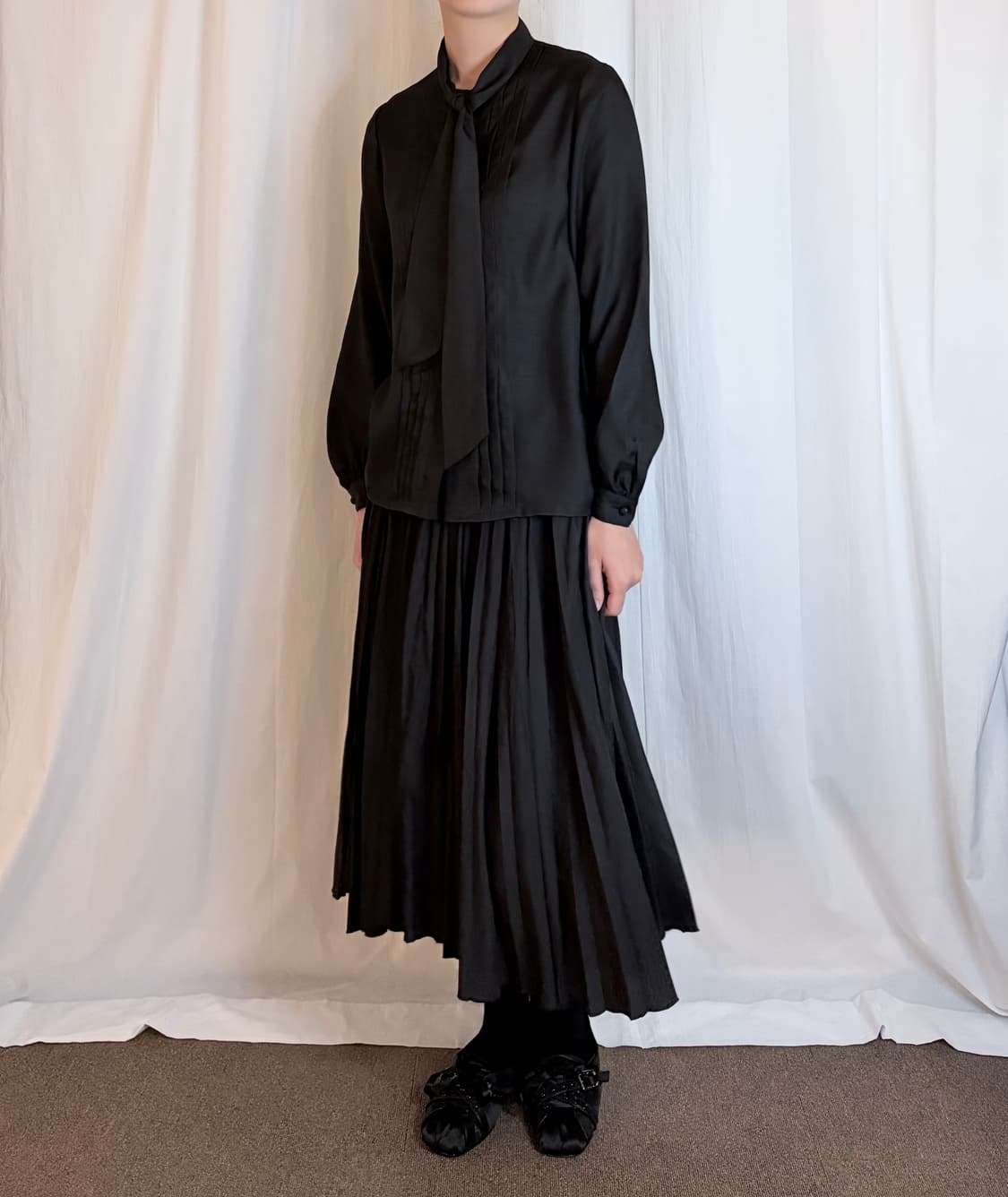 Pleated Round-Hem Long Skirt - Black 상품이미지3