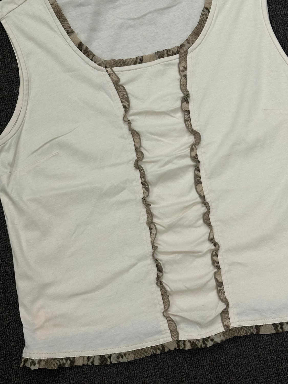 OS)Japanese vintage 여성 베이지 프릴 디테일 나시 상품이미지2