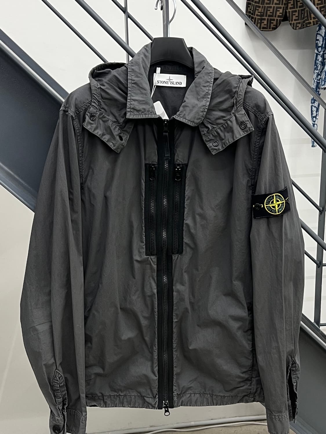 스톤아일랜드 와펜 차콜 후드 셔츠 자켓 상품이미지2