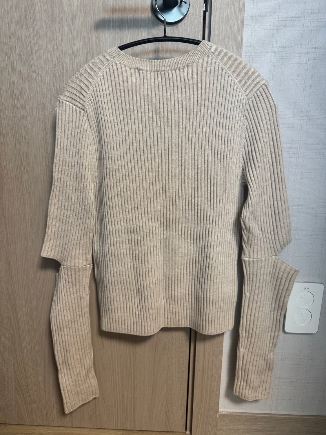 인사일런스우먼 컷 오브 니트 탑 상품이미지2