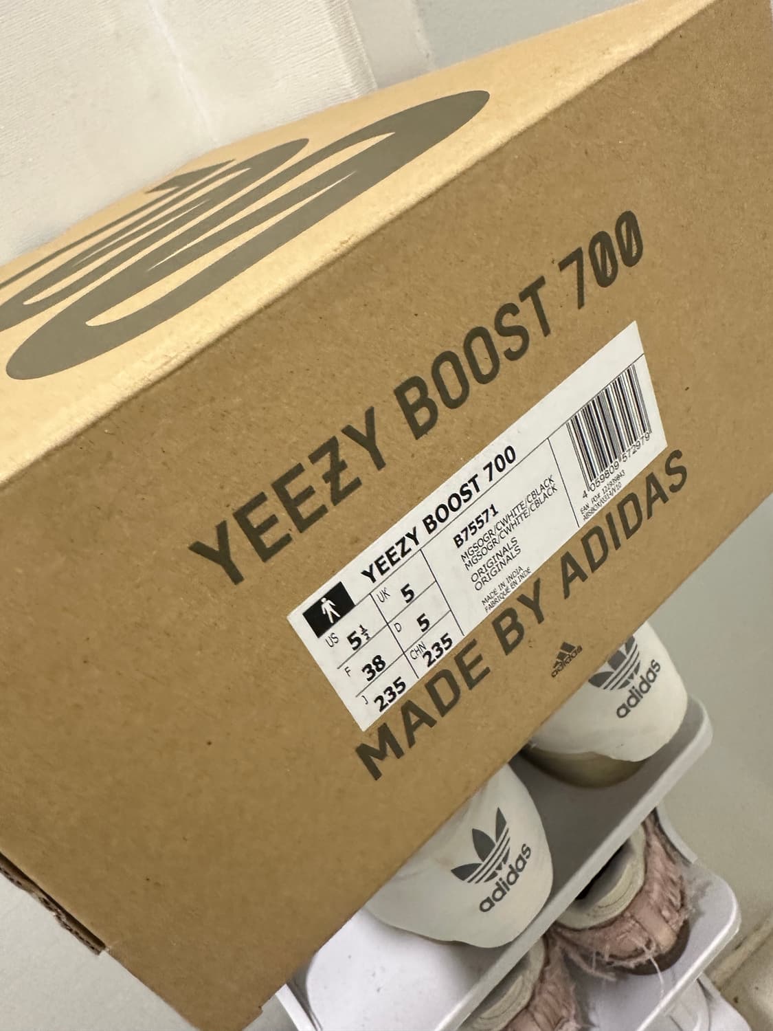 아디다스 이지부스트 700 웨이브러너 솔리드그레이 상품이미지4