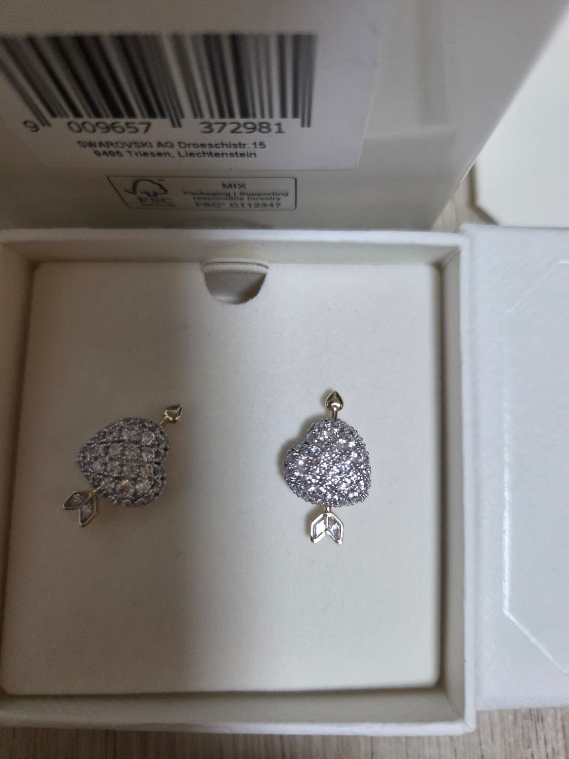 신상 새제품)스와로브스키 하트 위드 애로우 귀걸이 정품 상품이미지8