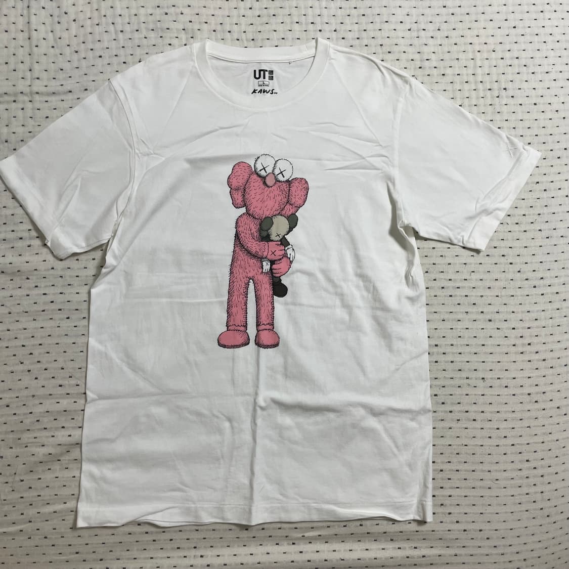 유니클로 KAWS 콜라보 반팔티 상품이미지1