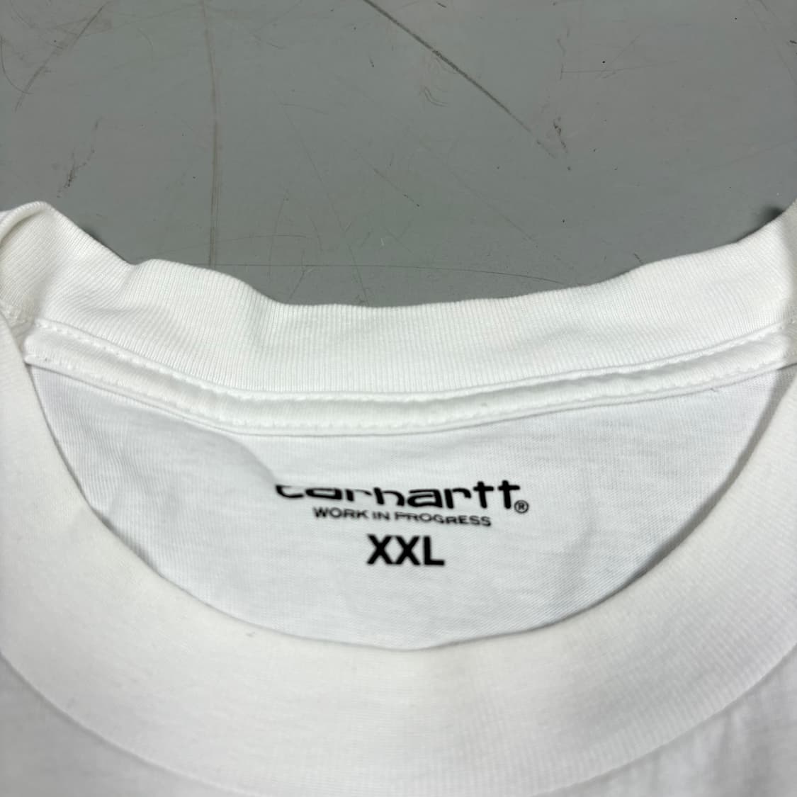 칼하트 WIP 화이트컬러 반팔티 상품이미지3