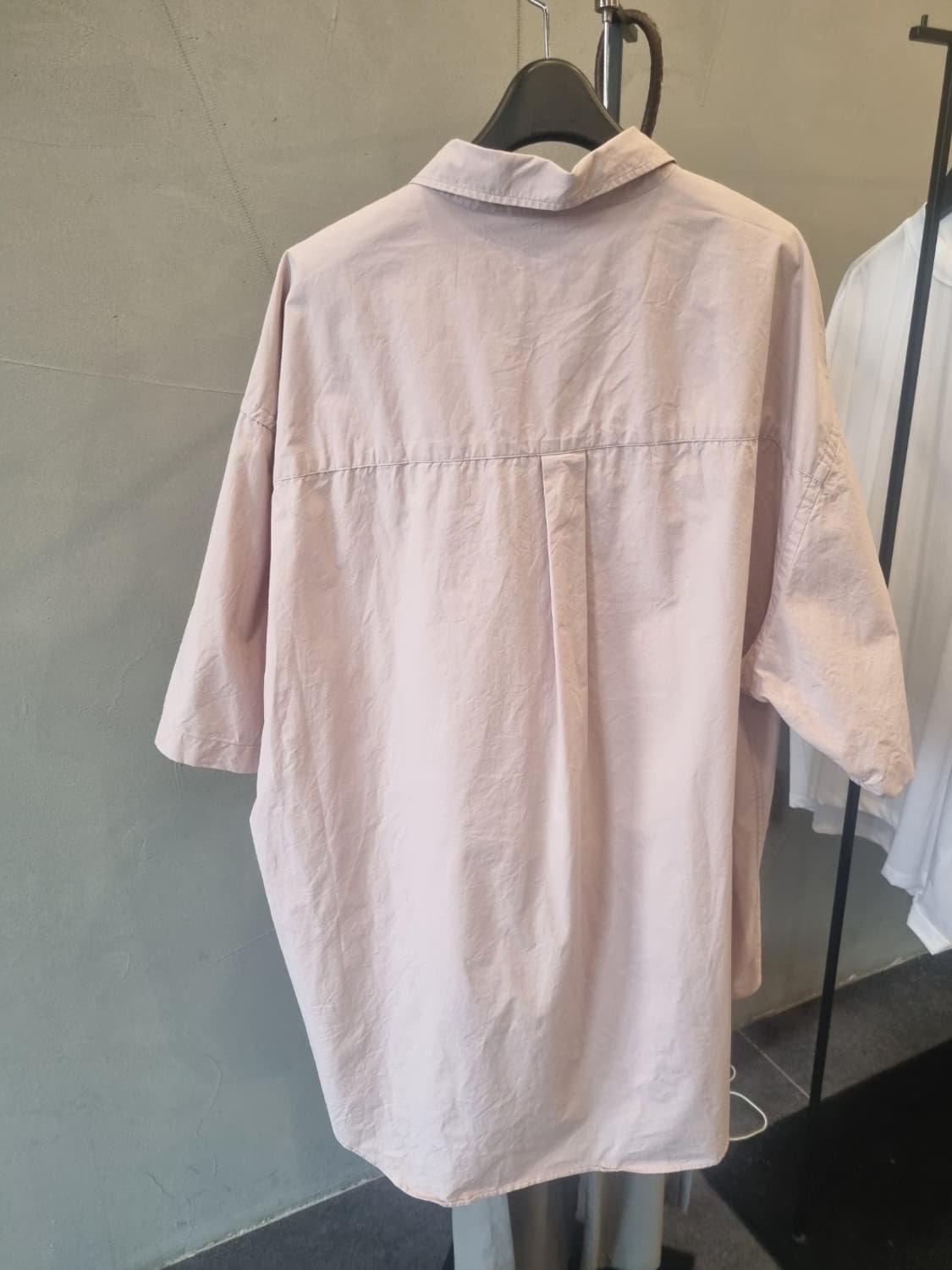 모이프 24ss 유니폼 하프셔츠 3 페일핑크 상품이미지2