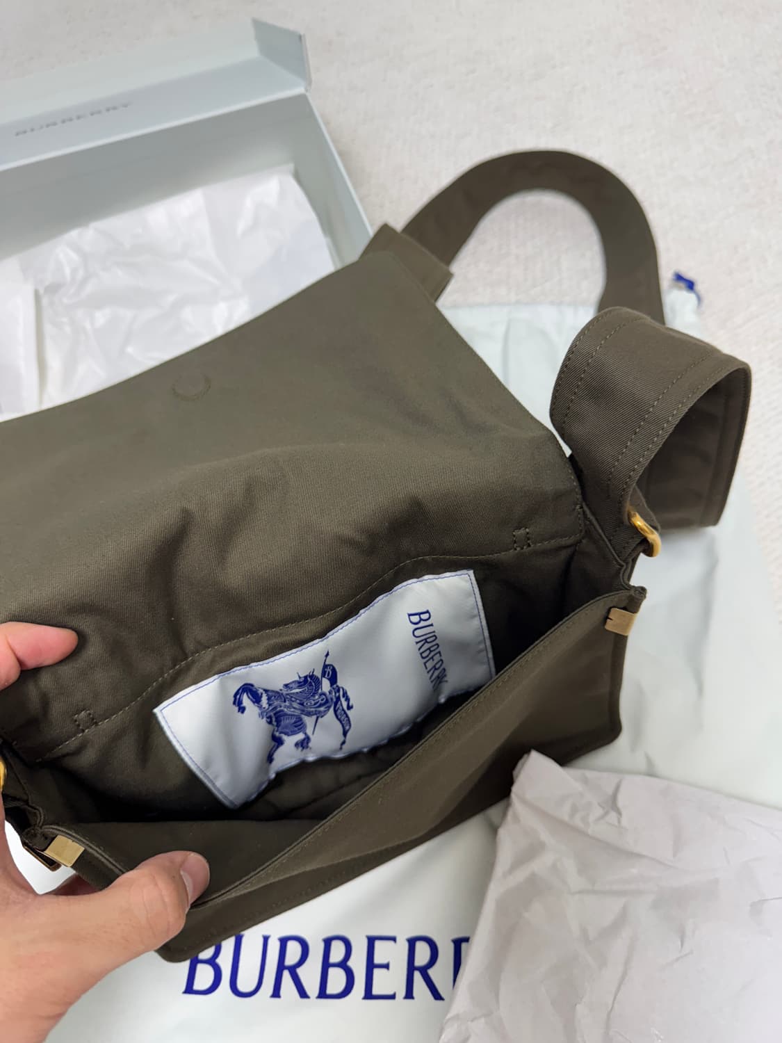버버리 트렌치 크로스바디백 올리브(새상품) 상품이미지2