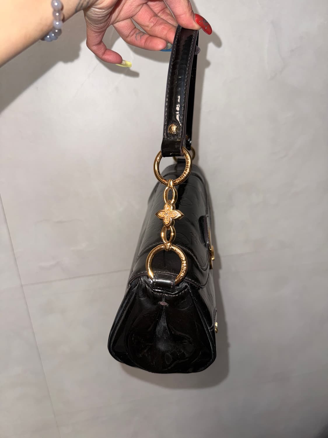 Vincis Bench black enamel mini chain 숄더백 상품이미지3