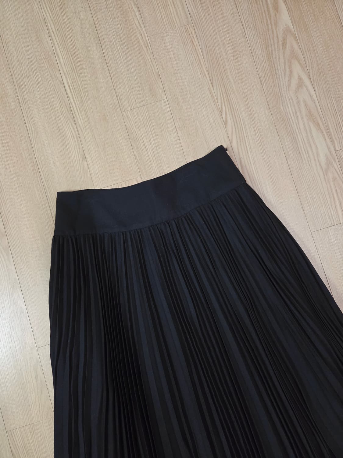 DKNY 블랙 심플 플리츠 스커트 상품이미지2