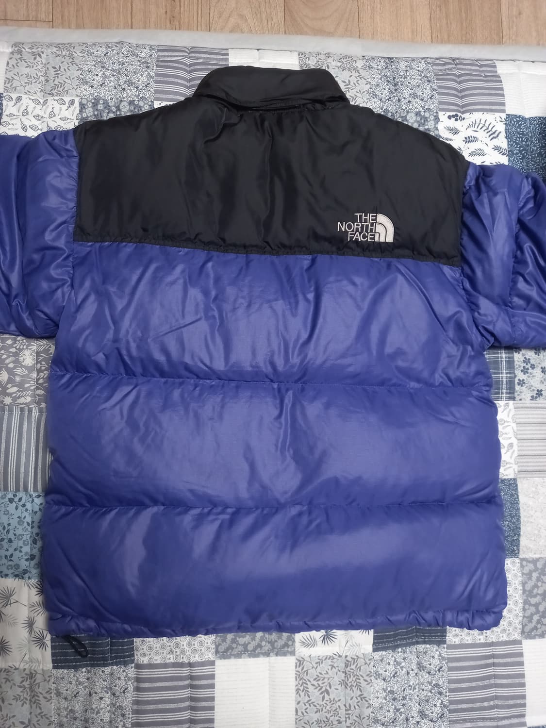 노스페이스 눕시 퍼플/블랙 700 구스패딩     95(실용95~100) 상품이미지6