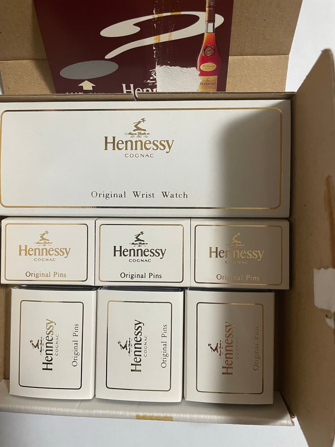 헤네시 굿즈(시계,핀) 상품이미지1