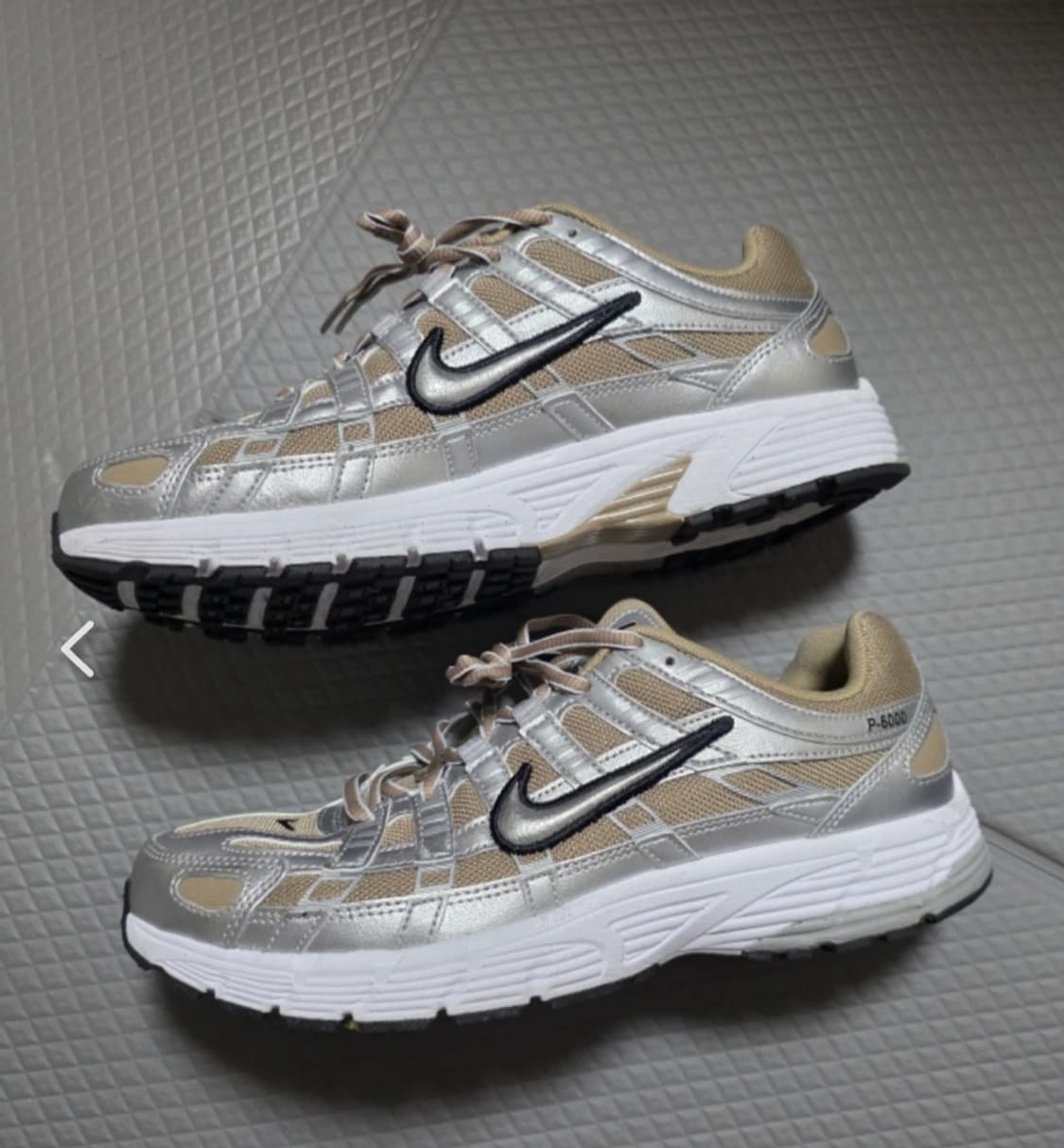 나이키 P-6000 메탈릭 실버 운동화 남성270mm 상품이미지2