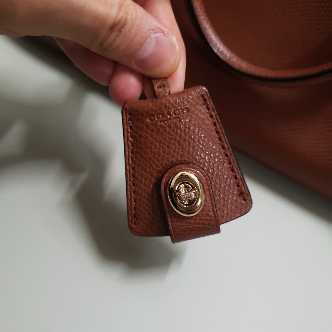 COACH 코치 뉴욕 사피아노 레더 가죽 토트백 숄더백 브라운 상품이미지4