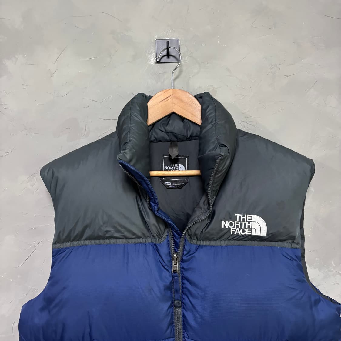 노스페이스 눕시 700 구스다운 패딩 조끼 그레이 네이비 상품이미지2