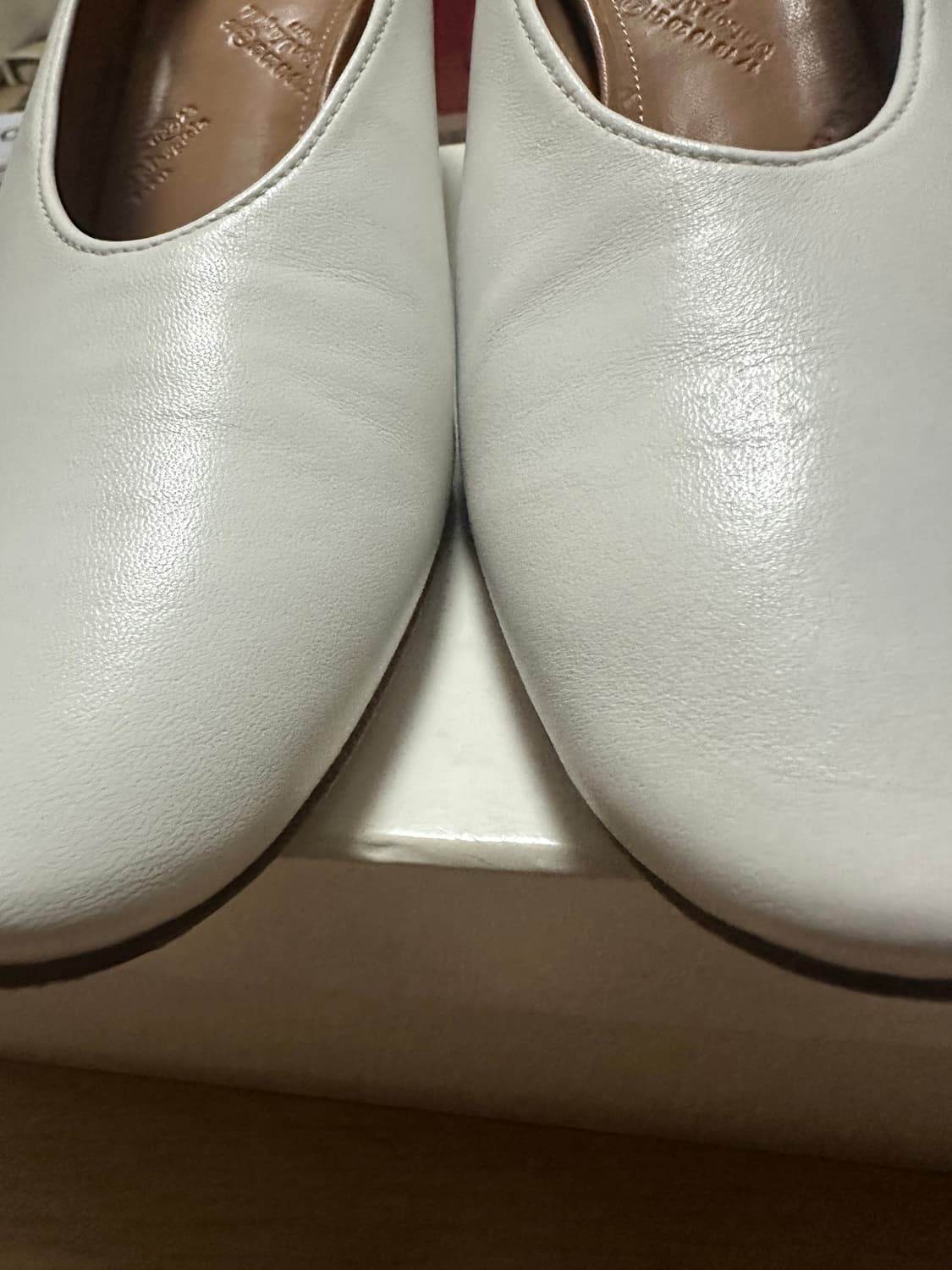 메종 마르지엘라 화이트 양가죽 낮은굽 힐 구두 상품이미지9