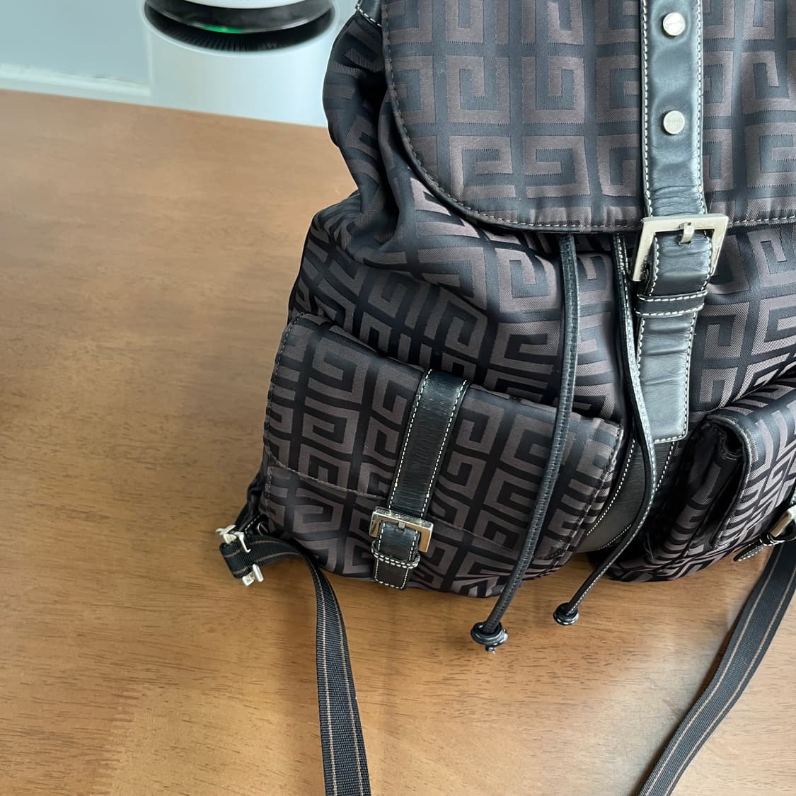 지방시 모노그램 백팩 상품이미지3