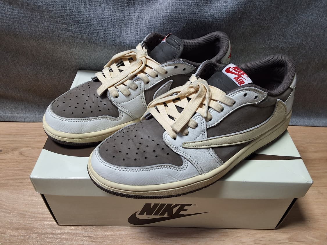 나이키 에어조던1 트래비스 스캇 리버스모카 265 상품이미지1