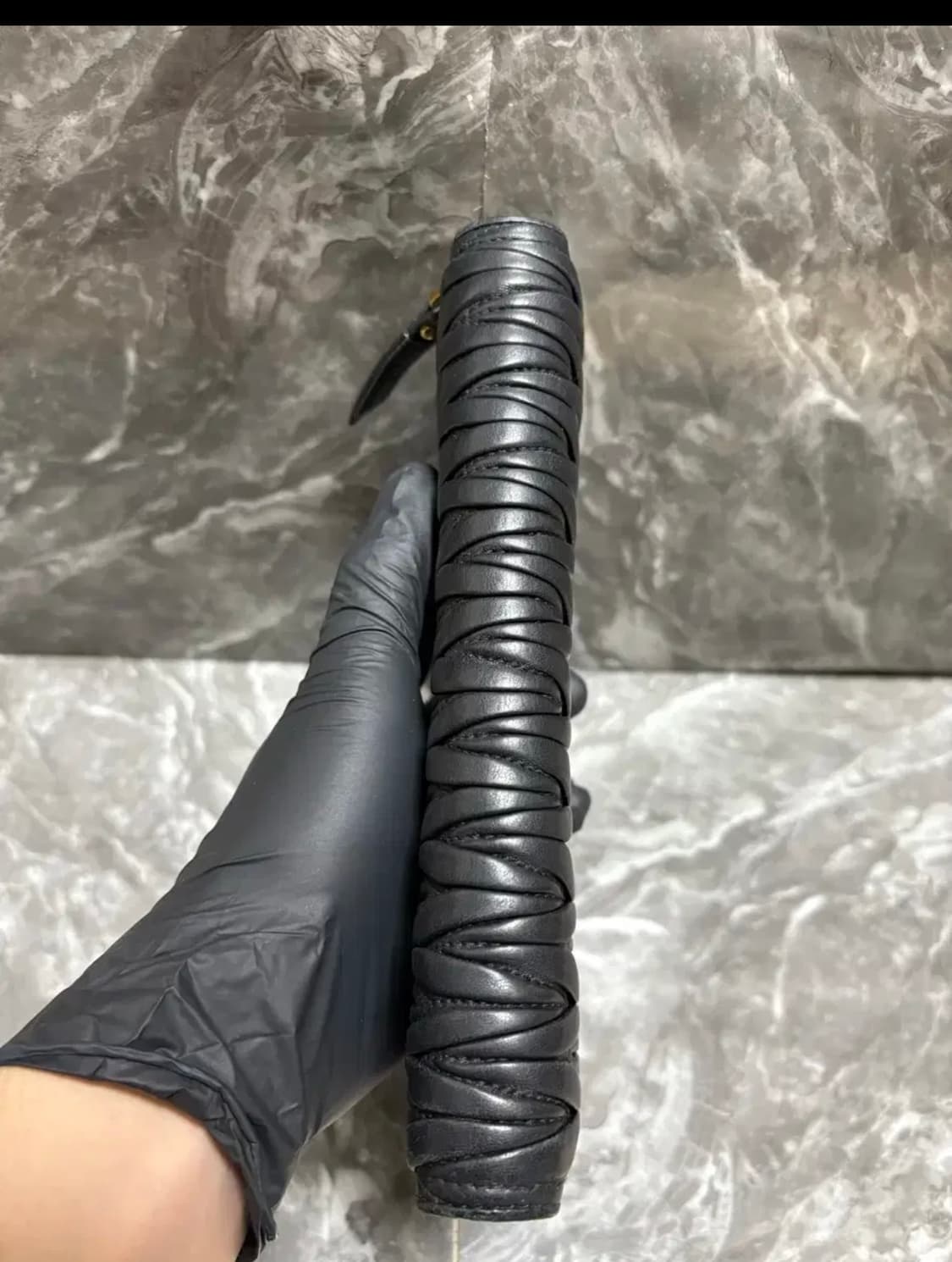 미우미우 마테라쎄 나파 가죽 장지갑 상품이미지7