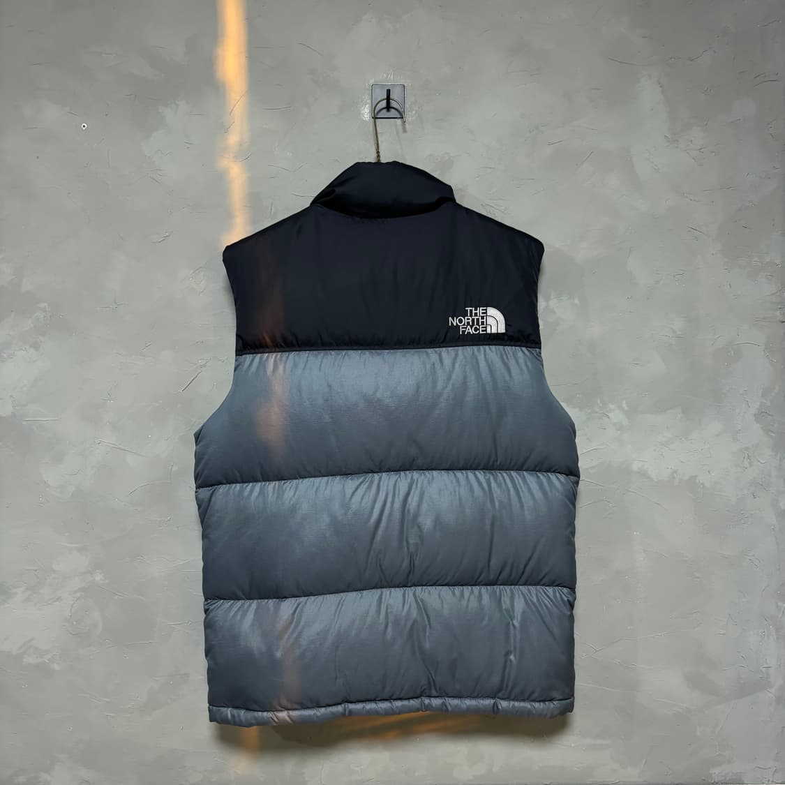 노스페이스 700 눕시 구스다운 패딩조끼 그레이 상품이미지4
