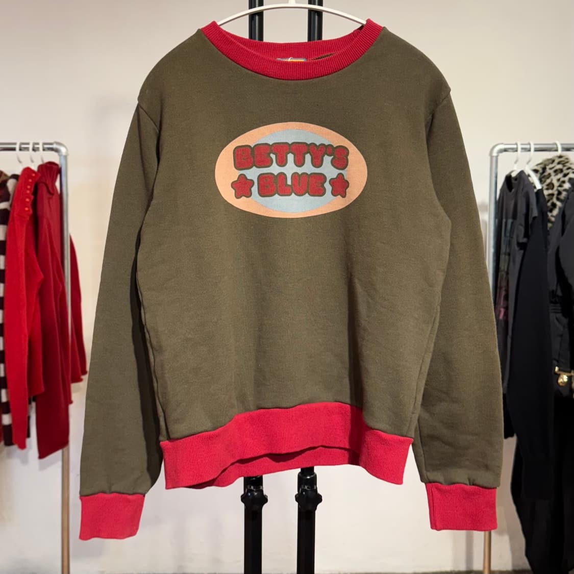 레드 포인트 시보리 그래픽 맨투맨 / 여성 44 추천 상품이미지1