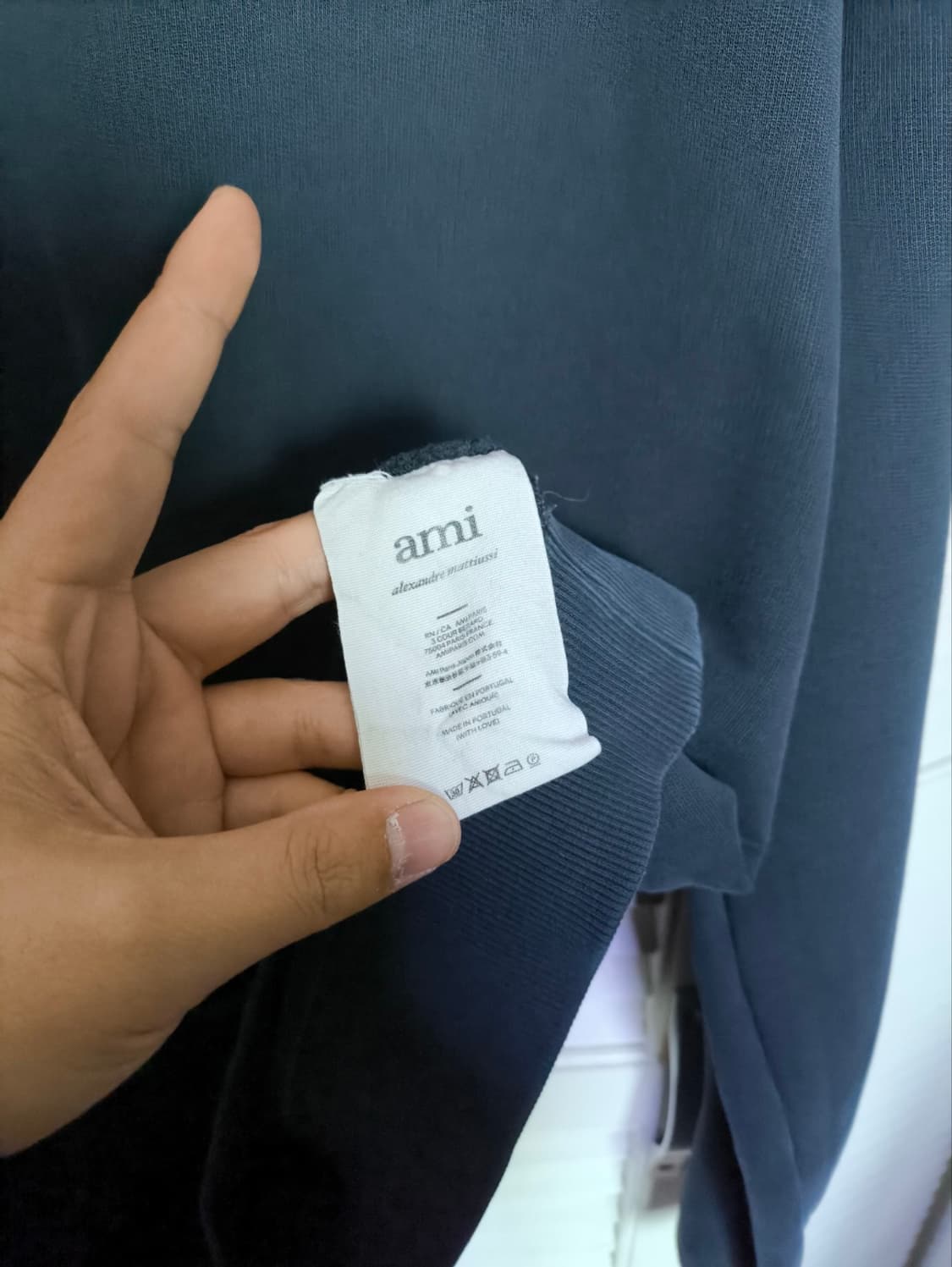 오버핏 아미 레드 하트 로고 맨투맨 상품이미지7