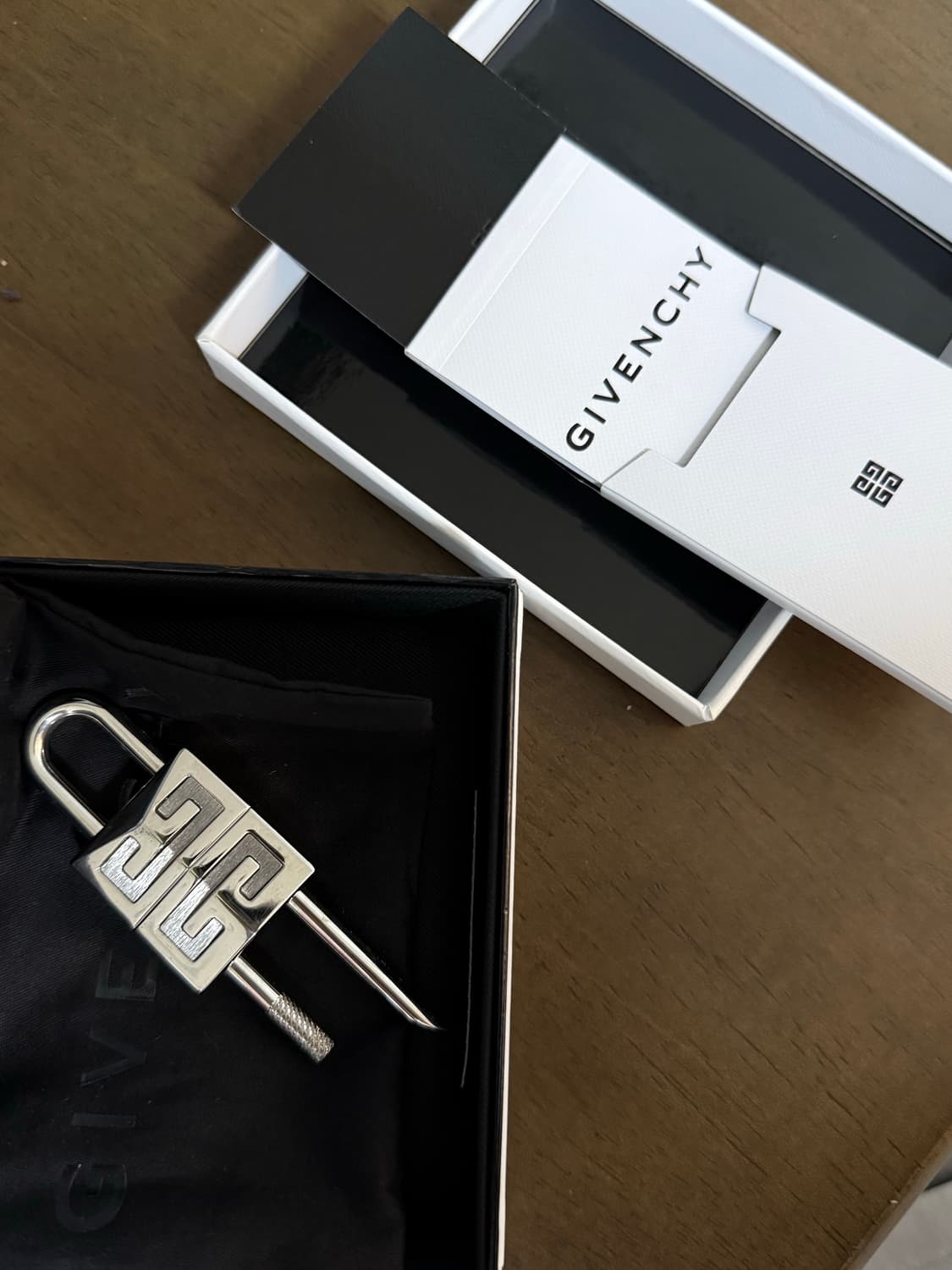 지방시 4G 패드락 펜던트 상품이미지1