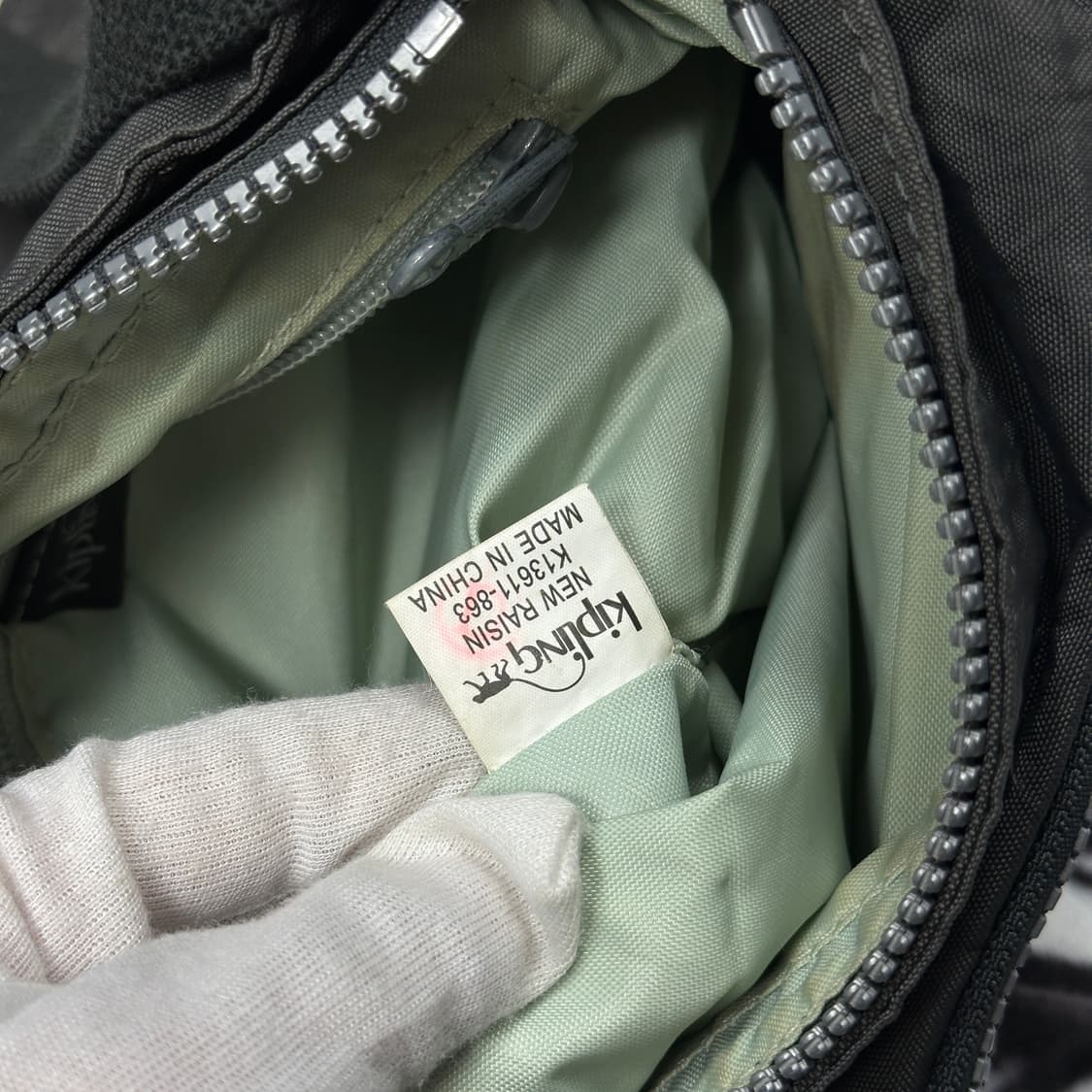 키플링 크로스백 그레이 상품이미지5