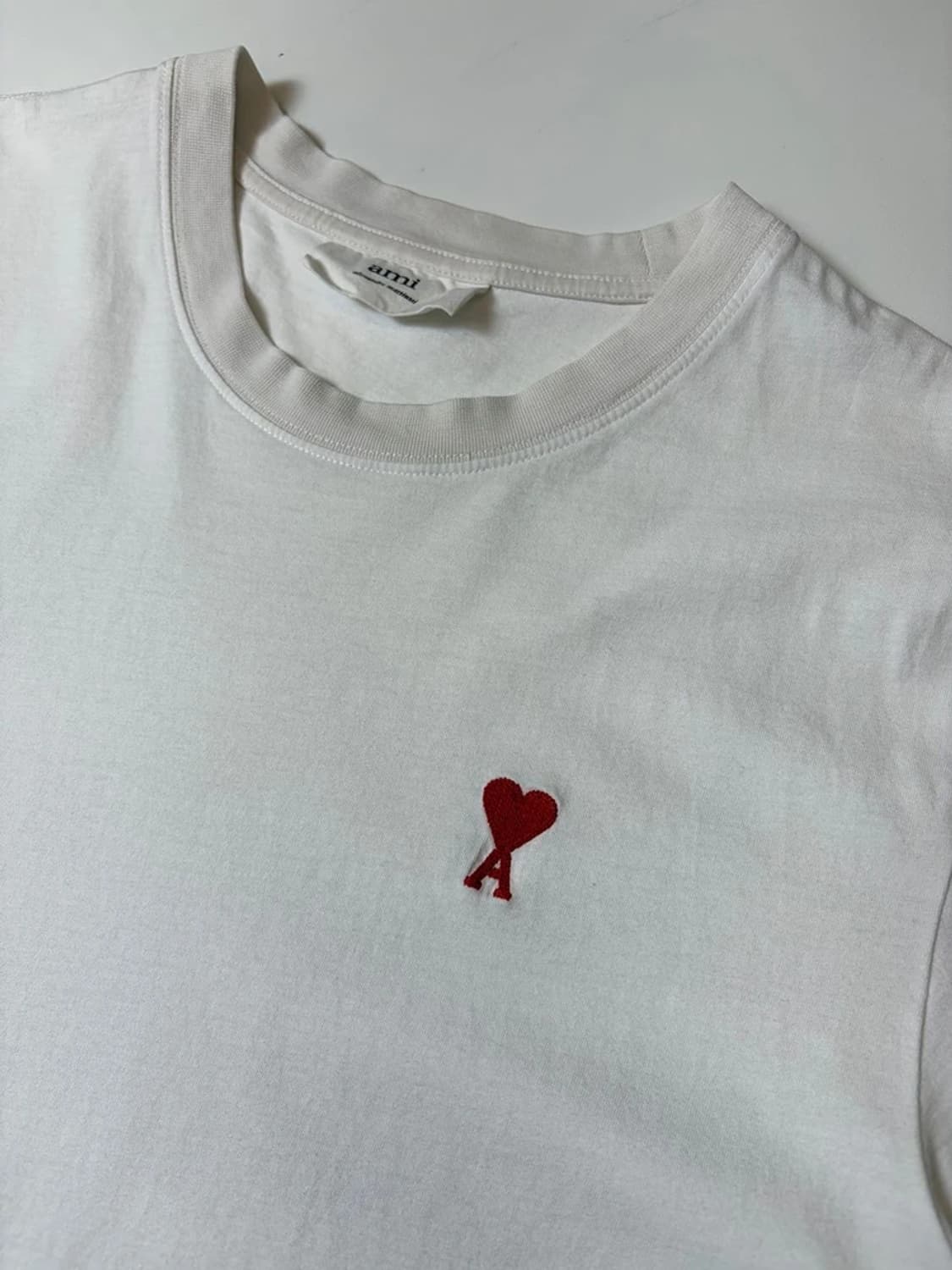 아미 AMI 스몰 하트 로고 반팔 티셔츠 PN9564 상품이미지3