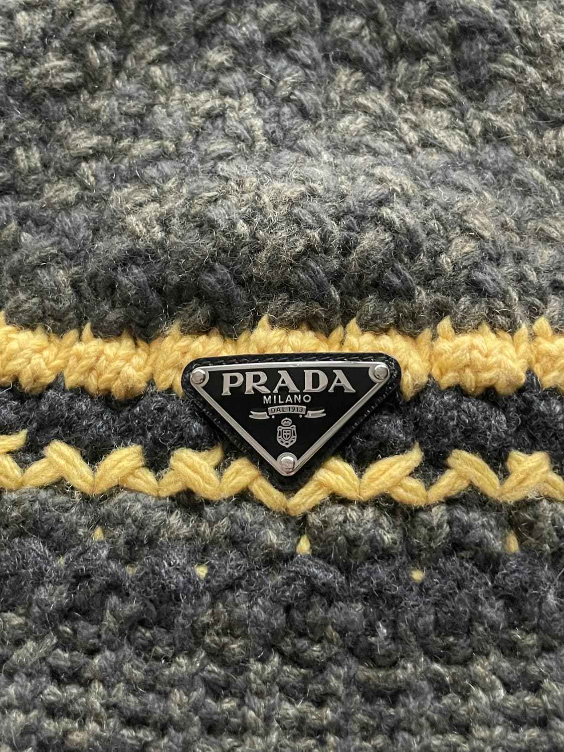 프라다 트라이앵글 로고 비니 상품이미지2