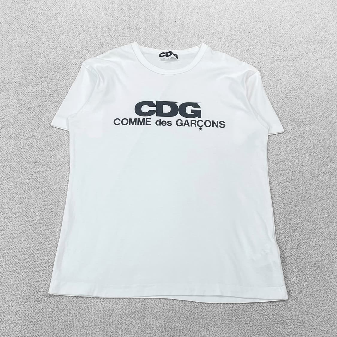 CDG 꼼데가르송 cdg로고 반팔티 화이트 상품이미지1