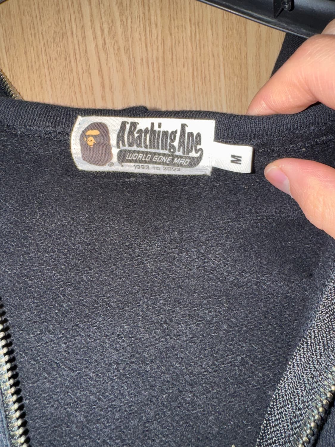 (유일매물 급처!!)메디콤토이 베어브릭 X 베이프 샤크후드 실버 M 상품이미지4