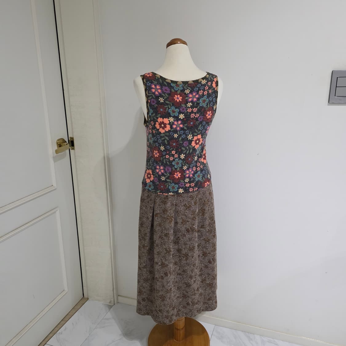 히피모리걸st 라떼 로맨틱 브라운 꽃무늬 니트 민소매롱원피스 상품이미지4