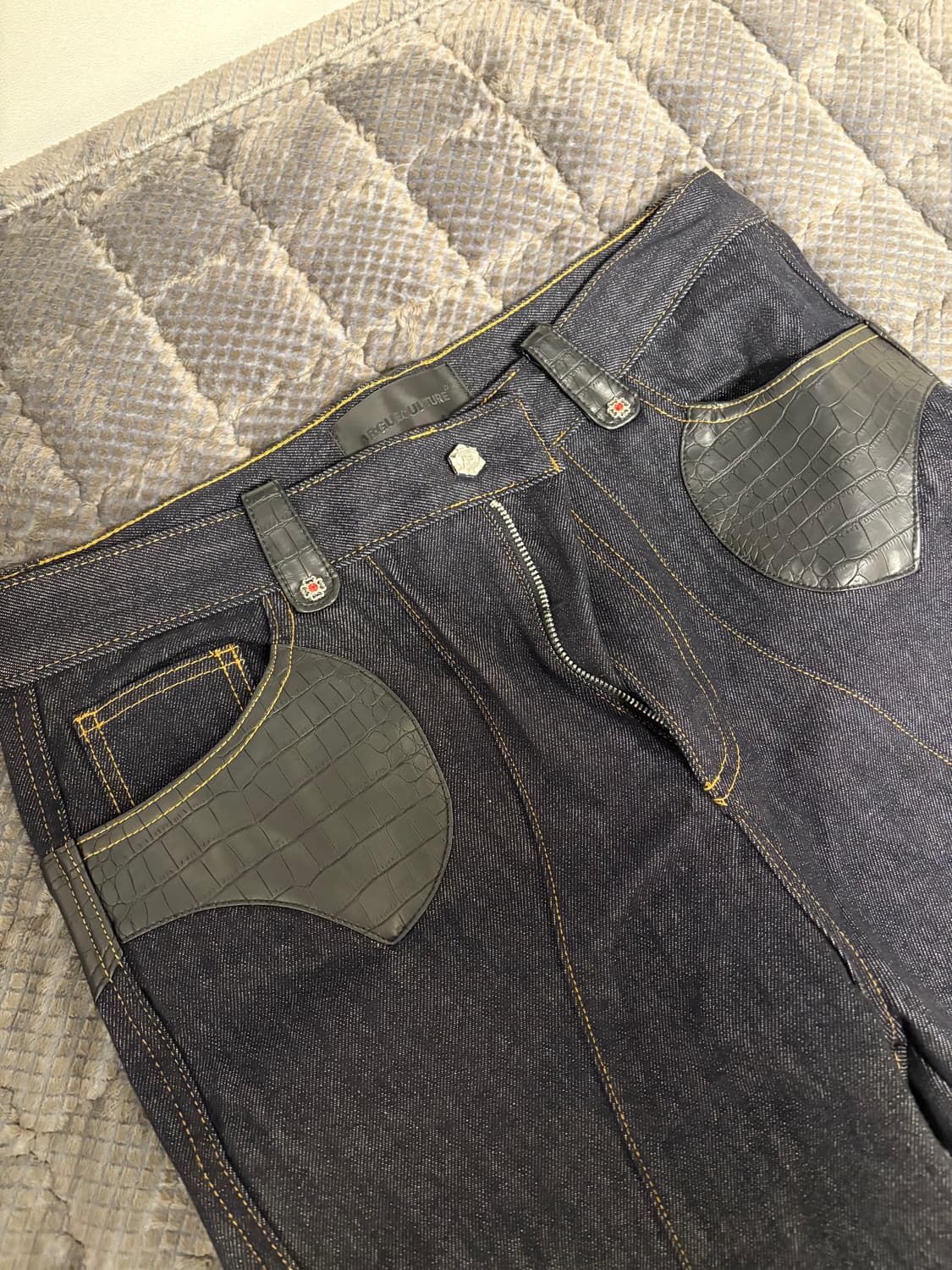 Crocodile Leather Patchwork Denim Pants 상품이미지5