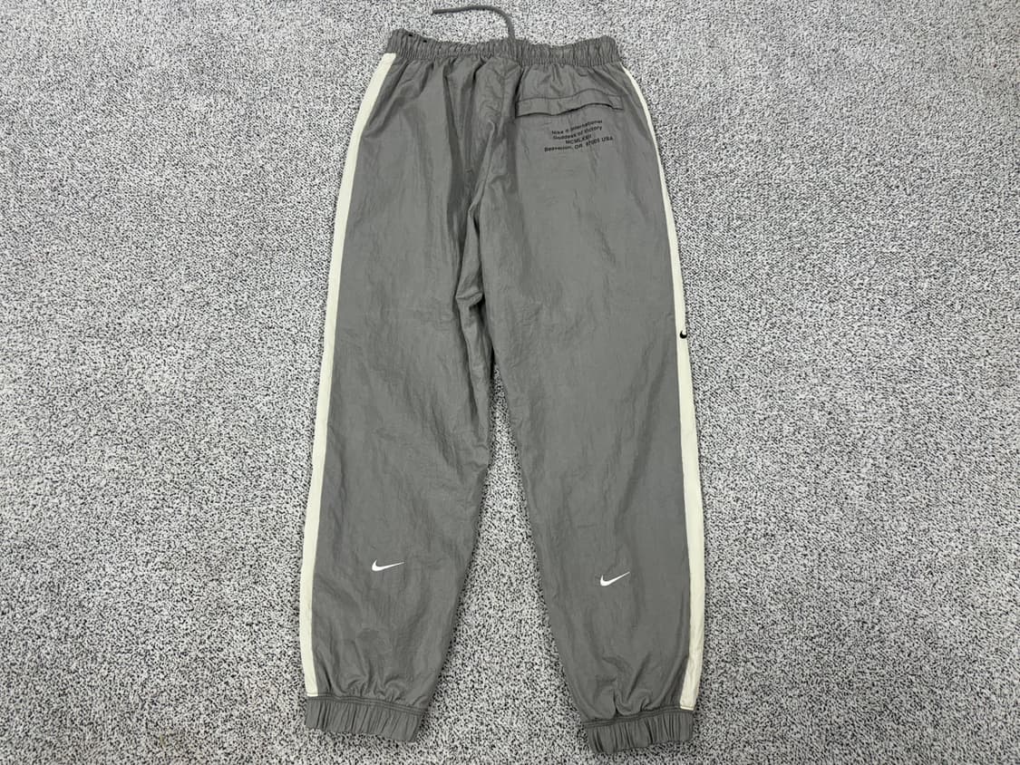 나이키 더블스우시 우븐 트랙 팬츠 그레이  상품이미지2