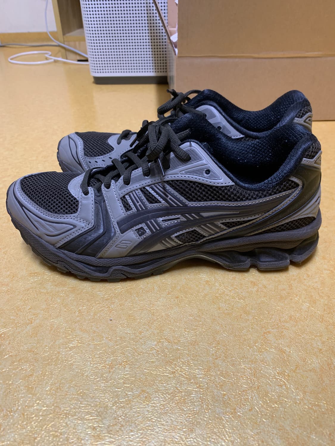 [265] 아식스x언더마이카x아트모스 젤카야노 14 페퍼블랙 상품이미지5