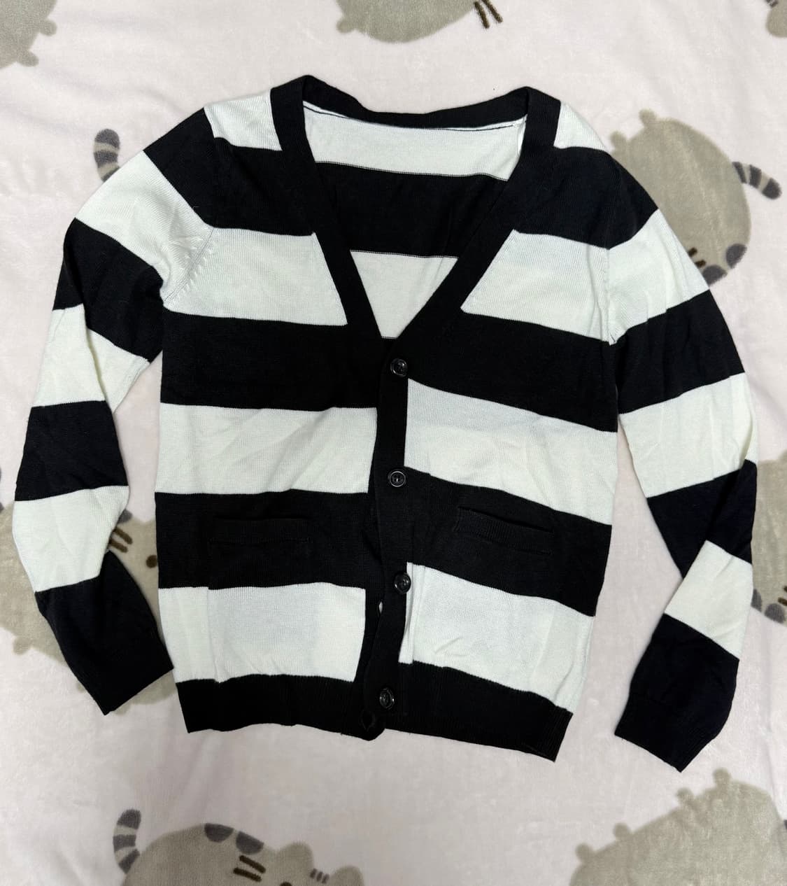 스트라이프 브이넥 가디건 상품이미지1