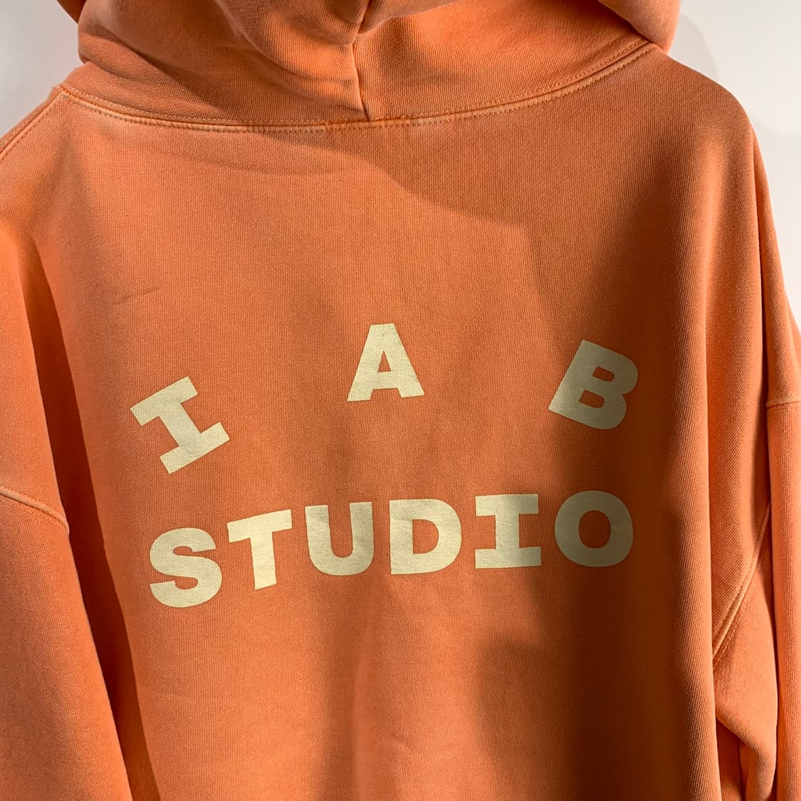 아이앱스튜디오 피그먼트 살몬 후드티 상품이미지6