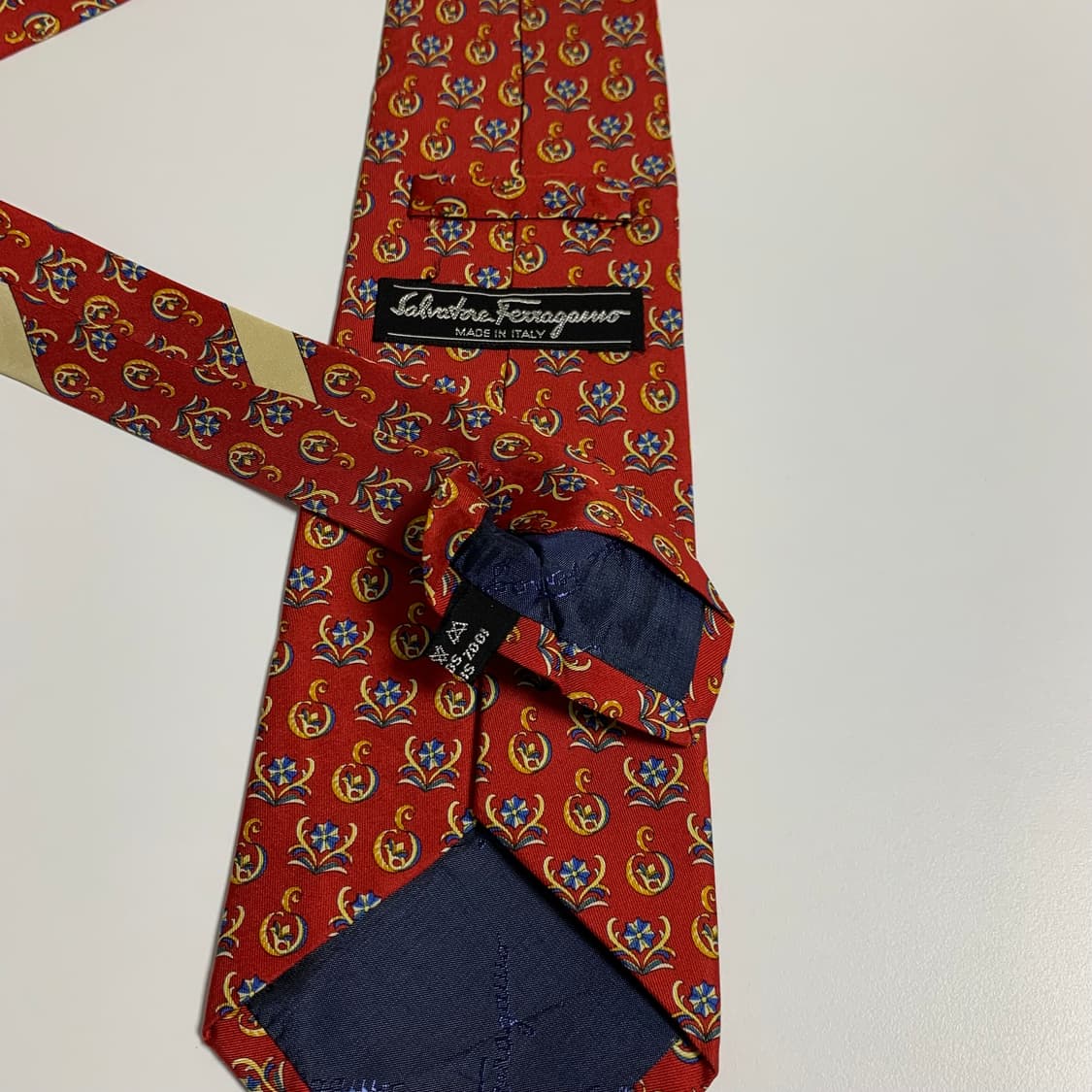 살바토레 페레가모(Ferragamo) 레드컬러 기하학적패턴 명품넥타이 상품이미지7