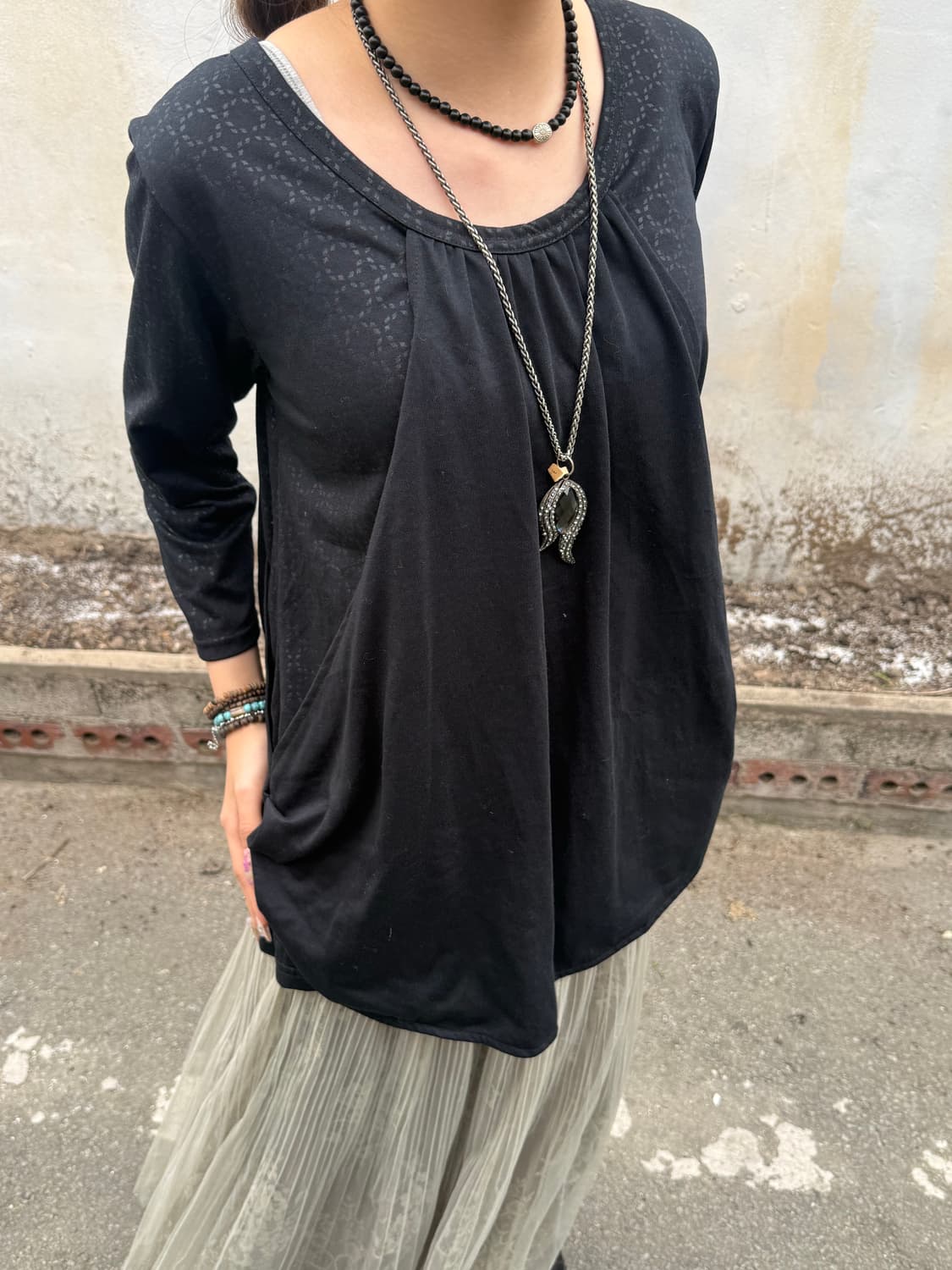 ARENA 시스루 도트 패턴 셔링 티 상품이미지5