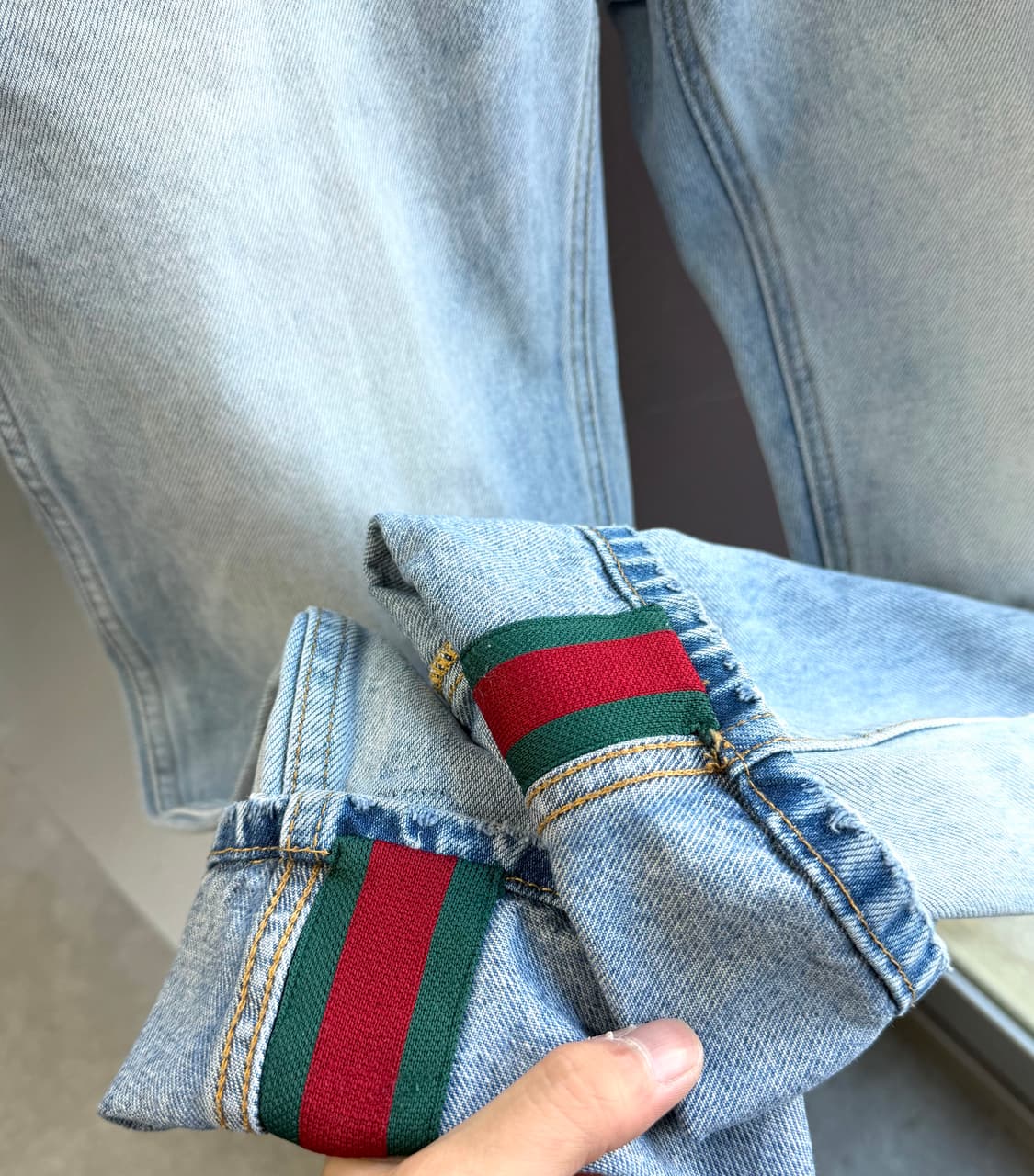 34/ 구찌 웹 커프드 스트레이트 데님 팬츠 상품이미지9