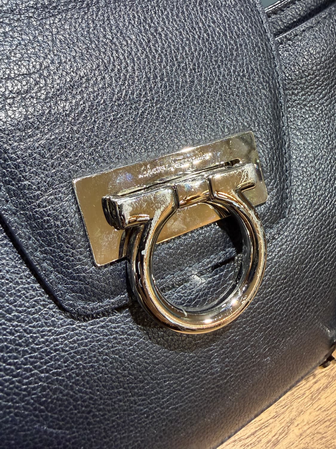 페라가모 간치니 링 메탈 숄더백 상품이미지6