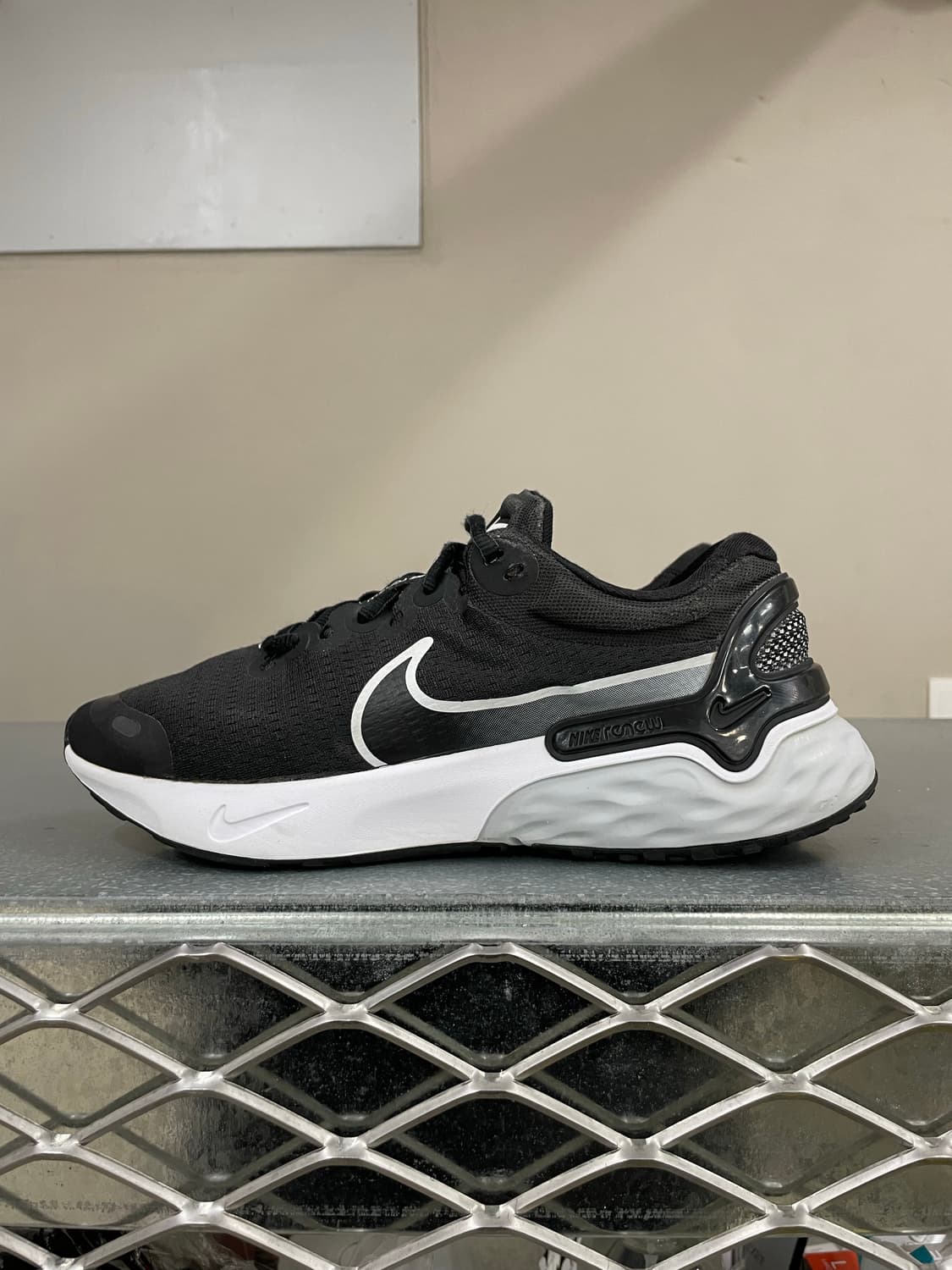 나이키 리뉴 런3 블랙 화이트 250 상품이미지1