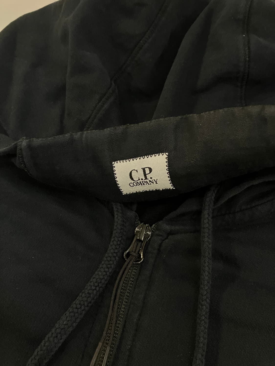 CP 컴퍼니 고글 렌즈 와펜 후드집업 블랙 상품이미지5