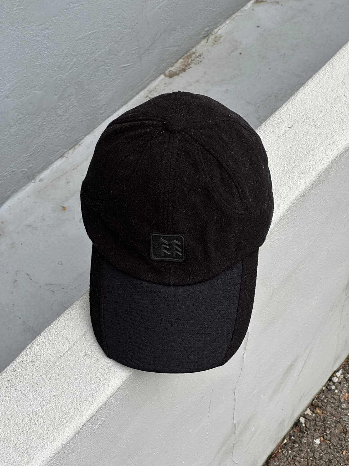 [F] 코오롱스포츠 로고 블랙 플리스 볼캡 모자 트루퍼 디테일 상품이미지1