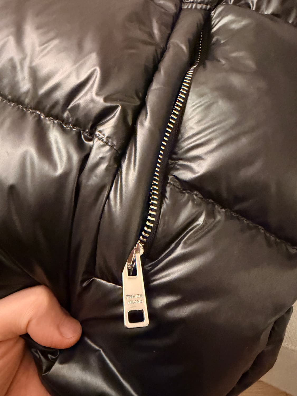프라다 로고 나일론 숏 패딩 상품이미지3