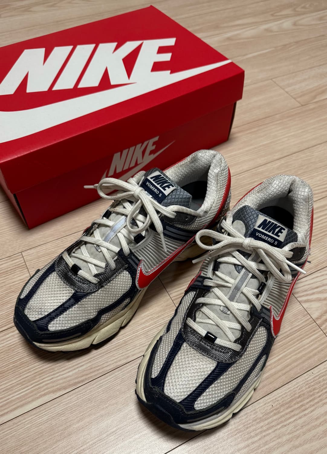 나이키 줌 보메로5 포톤 더스트 피칸테 레드 280사이즈 상품이미지1