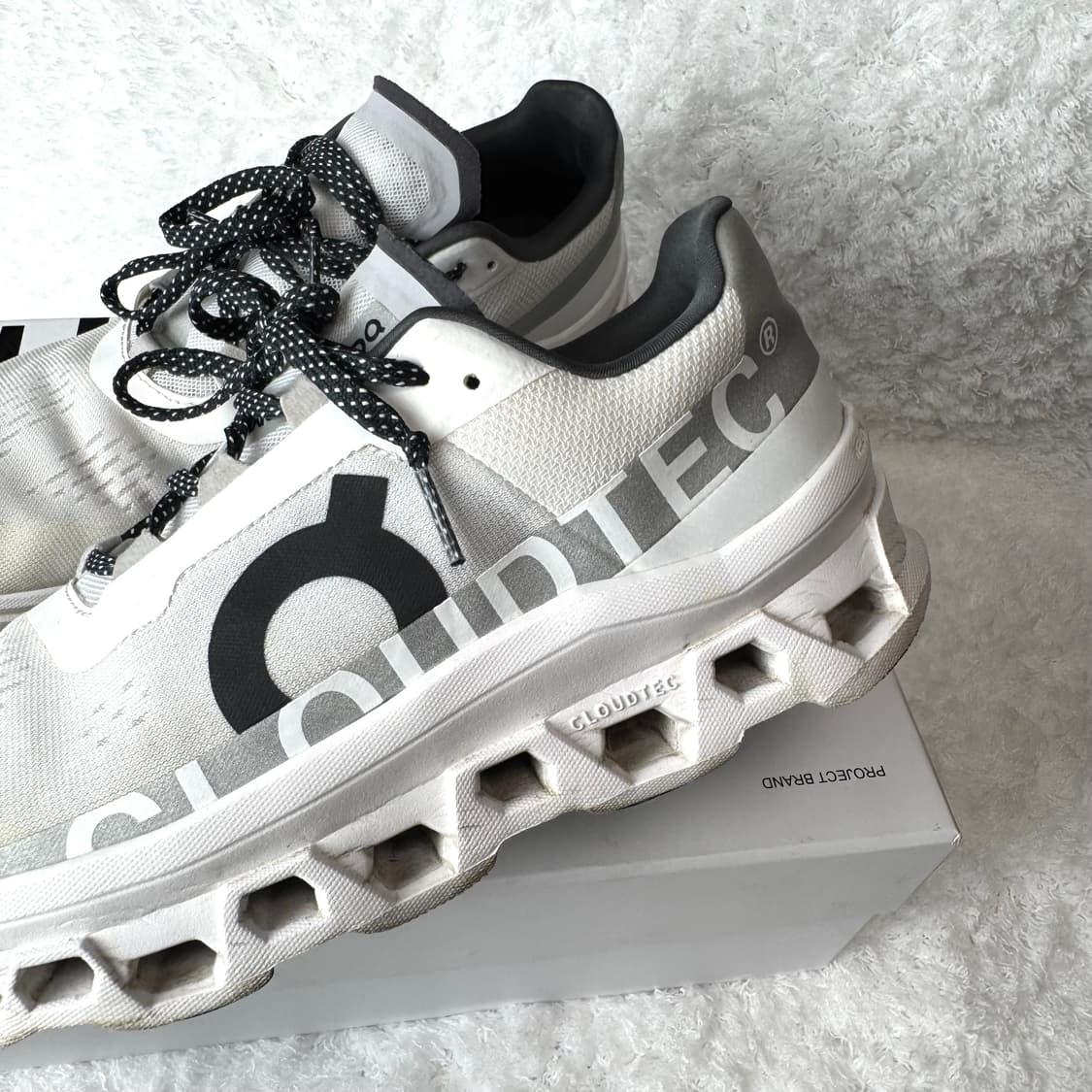 온러닝 클라우드몬스터 올 화이트 EU 42 / 265-270 상품이미지4