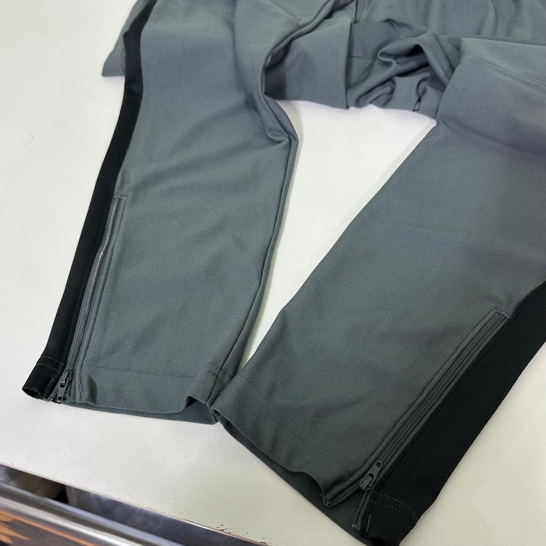 L 언더아머 진그레이 기본로고 머슬핏 밴딩 헬스 트레이닝팬츠 상품이미지6